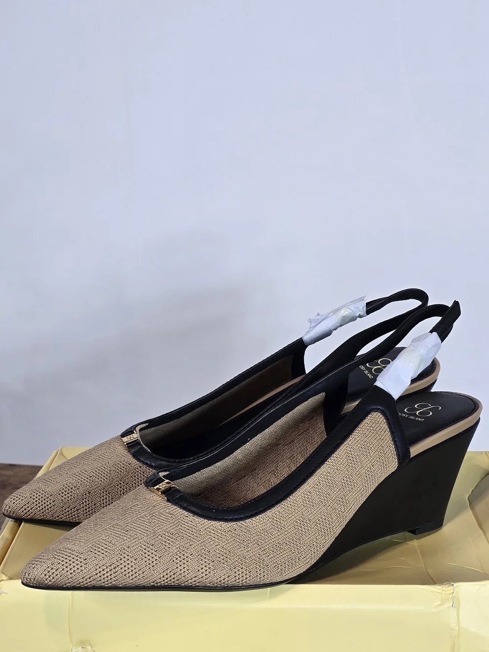 Cosy Island Beige Black Wedge Slingback Shoes Size 8.5